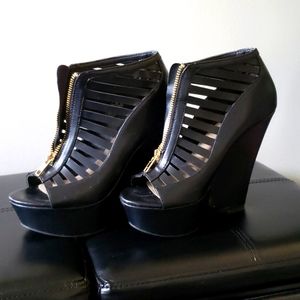 Strappy wedge sandal